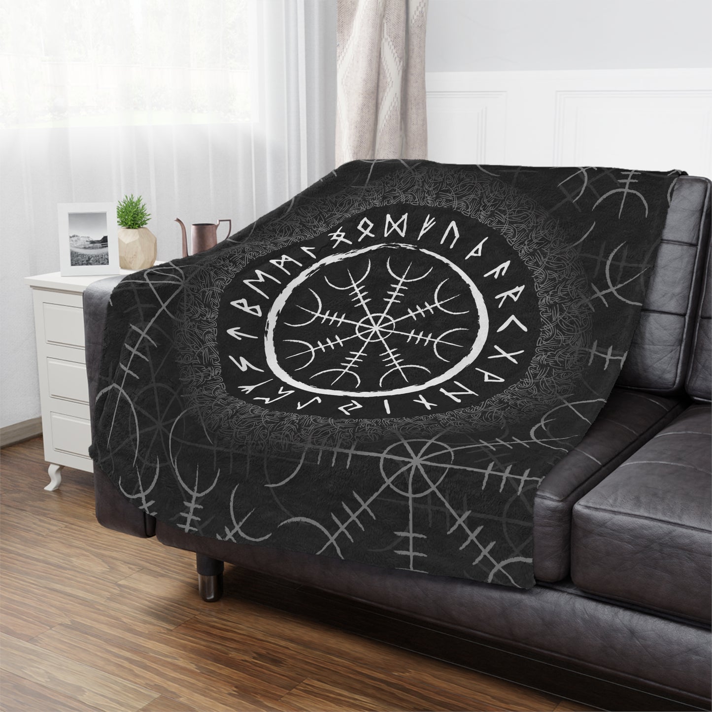 Aegishjalmur Helm of Awe Velveteen Plush Throw Blanket